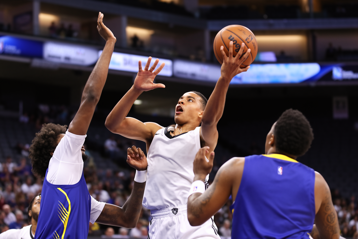 雷速比分 - 路易斯维尔新星米卡尔·布朗 Jr.：夏季联赛首秀绽放 NBA 梦想 - 雷速体育